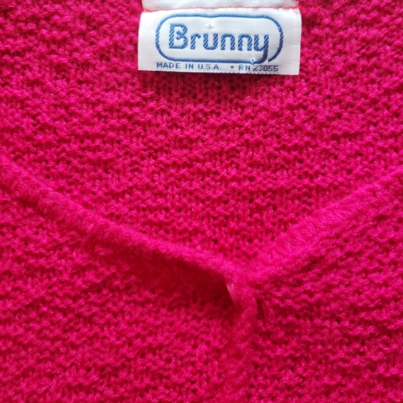 Vintage Brunny knit tops - Picture 3 of 4